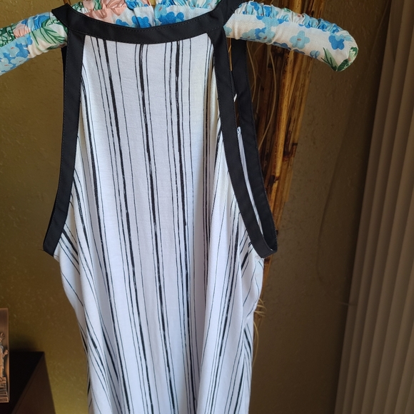 Candies lightweight black and white striped shirt! Size Small - Picture 2 of 3